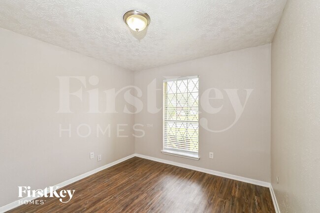 Building Photo - 15823 Baybriar Dr