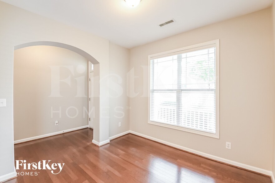 Building Photo - 1020 Bridlemine Dr