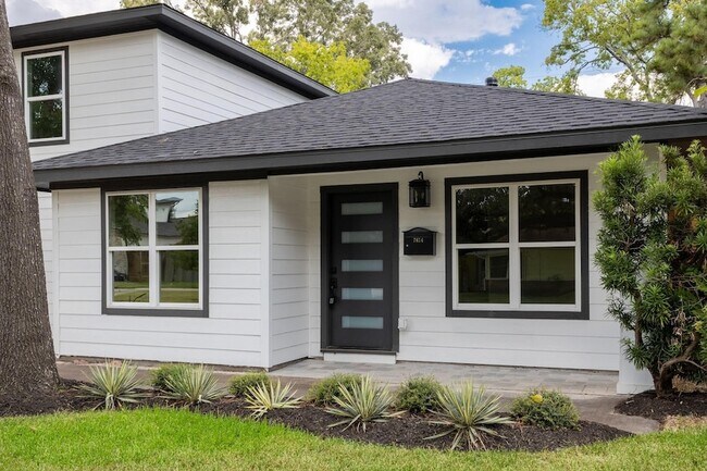 Building Photo - 7414 Janak Dr