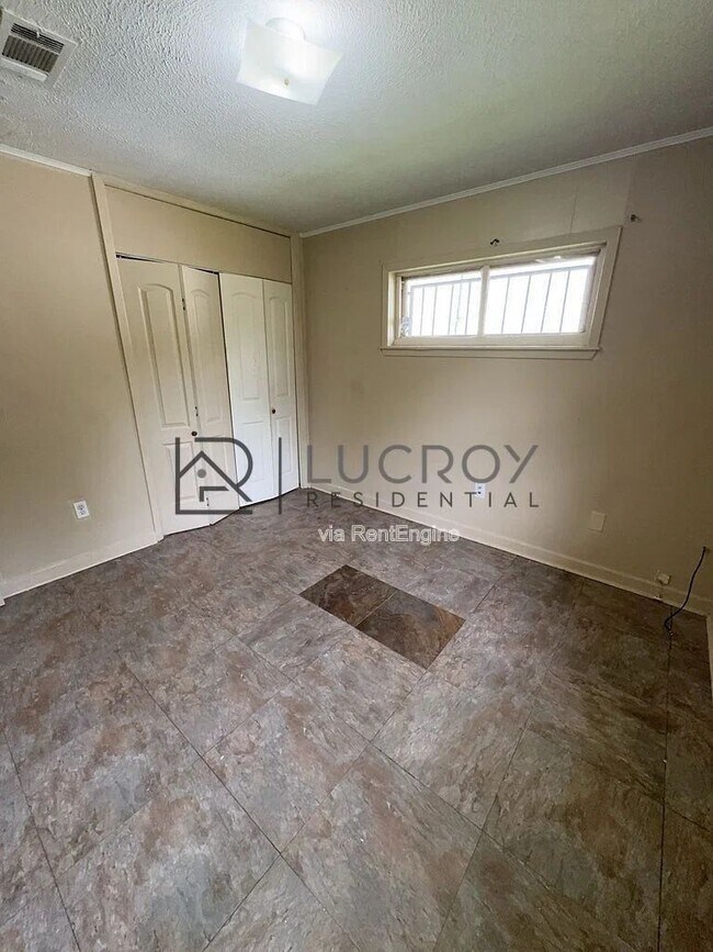 Building Photo - 6521 Lyndon B Johnson Dr