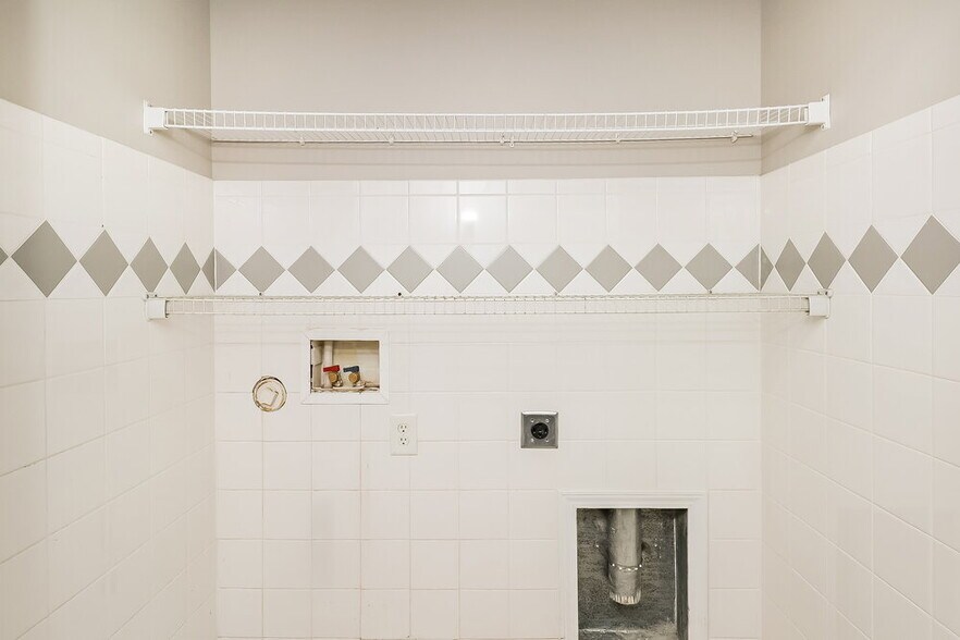 Building Photo - 4908 Elizabeth Rd