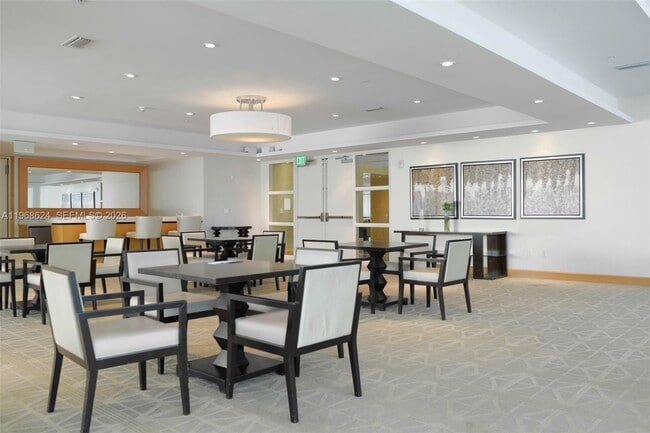 Building Photo - 218 SE 14th St