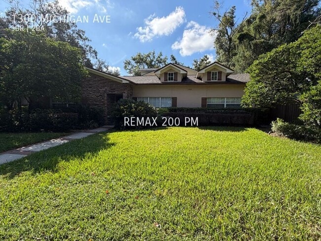 Primary Photo - 1300 Michigan Ave