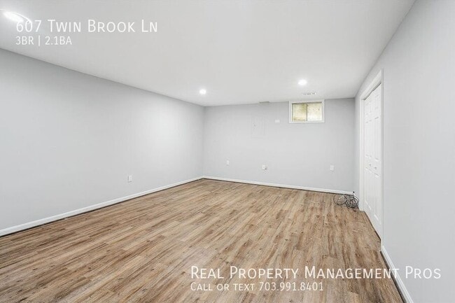 Building Photo - 607 Twin Brook Ln