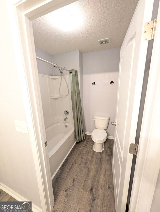 Building Photo - 215 Brooklet Cir