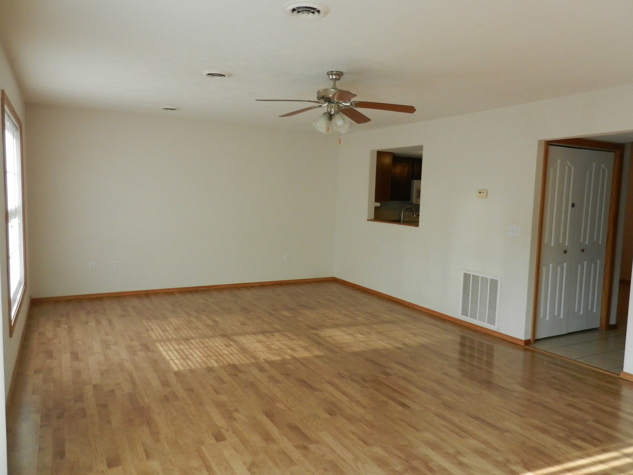 Great room - 707 Savannah Ave