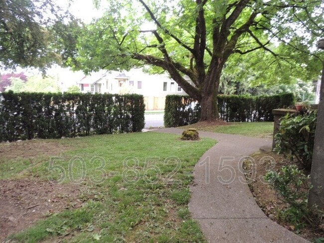 Building Photo - 122 SE 60th Ave