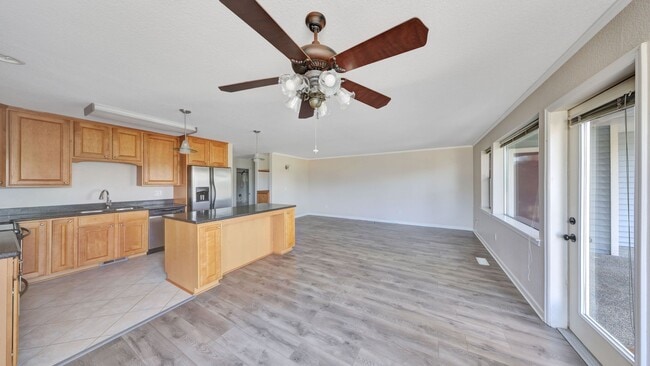 Building Photo - 2 Bed 2 Bath - Windjammer Park - Dog per Approval - NAS Whidbey