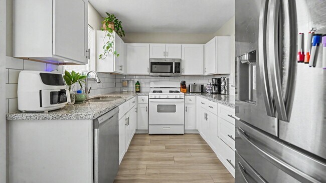Building Photo - 9039 Serena Ln