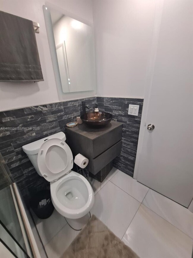 Building Photo - 2242 Polk St