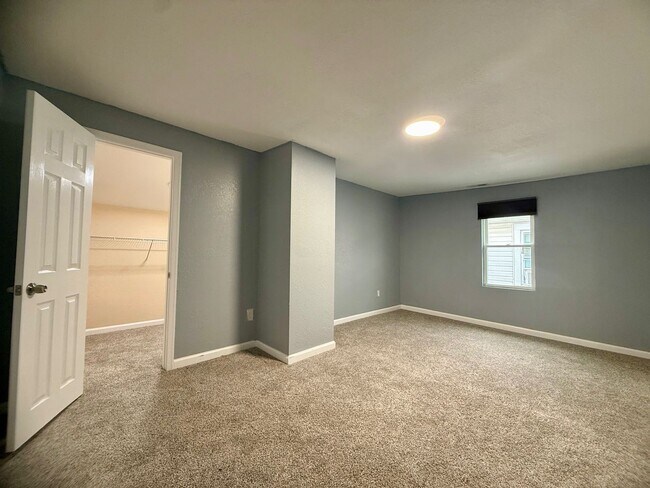 Building Photo - Updated 4 bedroom 2 bath home!