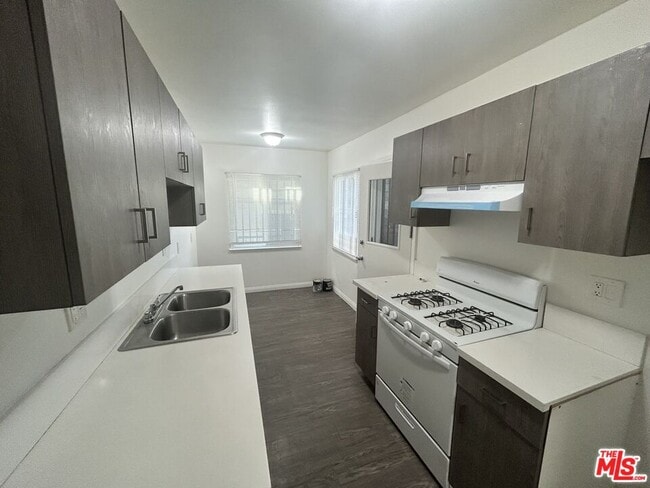 Building Photo - 10231 Darby Ave