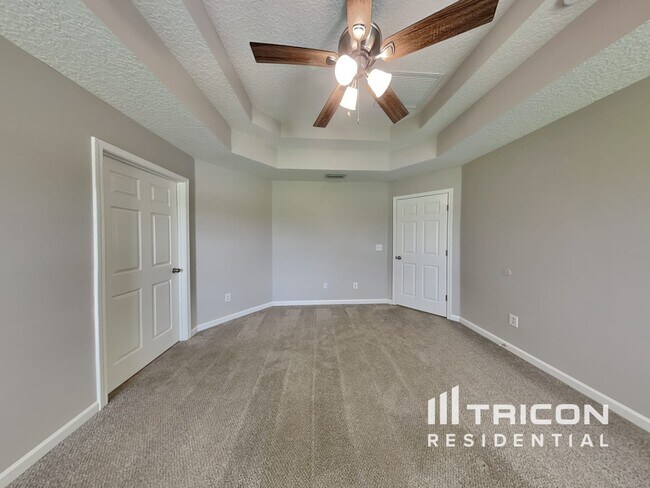 Building Photo - 11707 Deep Springs Dr N