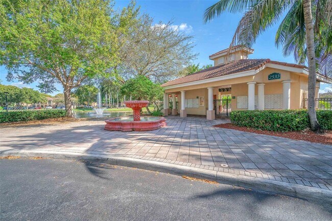 Building Photo - 2532 Centergate Dr