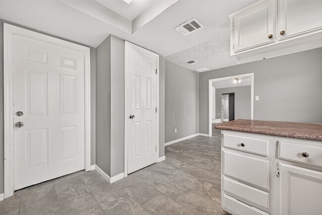 Building Photo - 9903 Towne Tower Ln