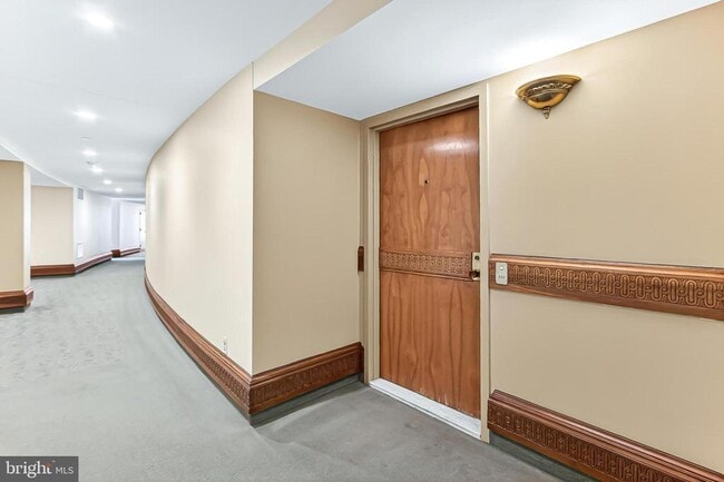 Building Photo - 1101 S Arlington Ridge Rd