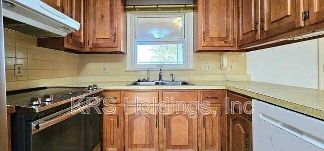 Building Photo - 1029 Dulcie Ave