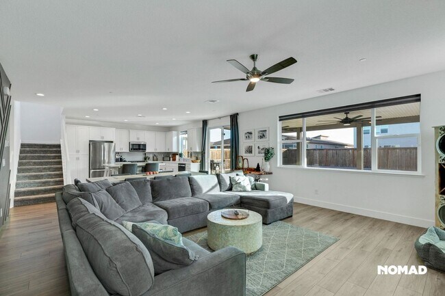 Building Photo - Dive into a Stunning Home in Roseville with Heated Pool - Available Jan 2026!