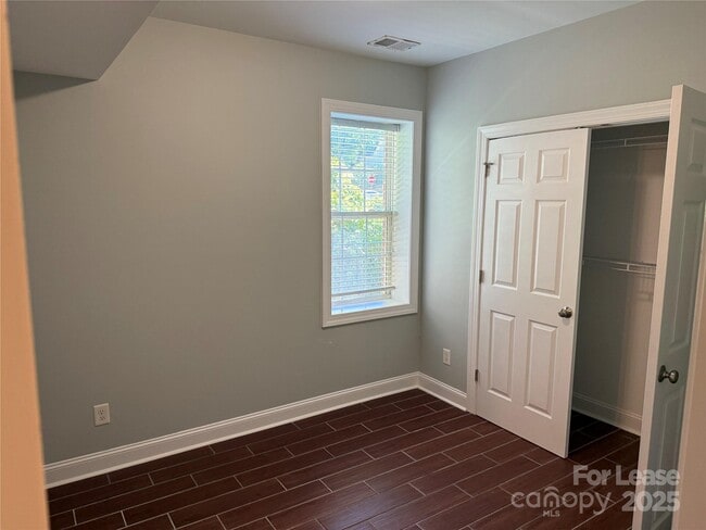 Building Photo - 311 Woodvale Pl