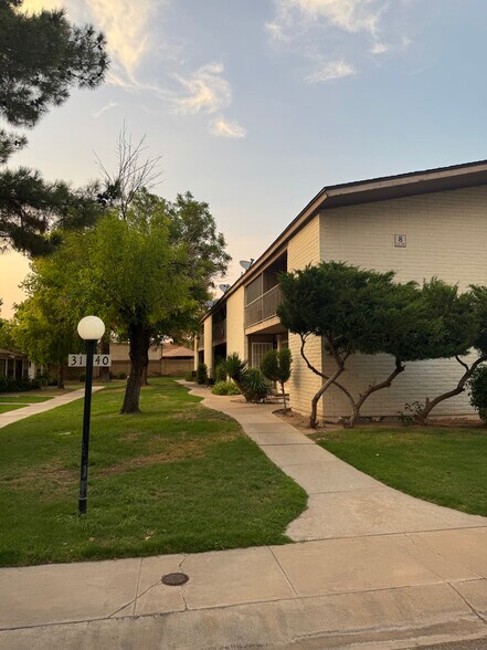 Primary Photo - 1550 N Stapley Dr