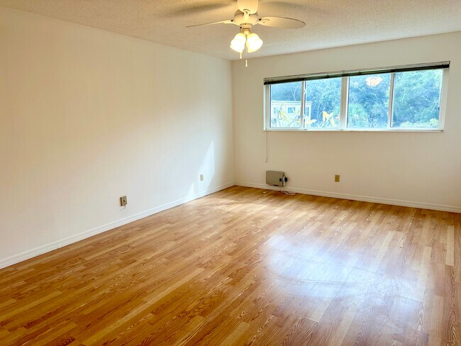 Building Photo - 2383 Netherlands Dr