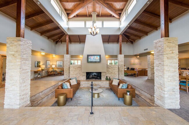 Building Photo - Golfside Lake