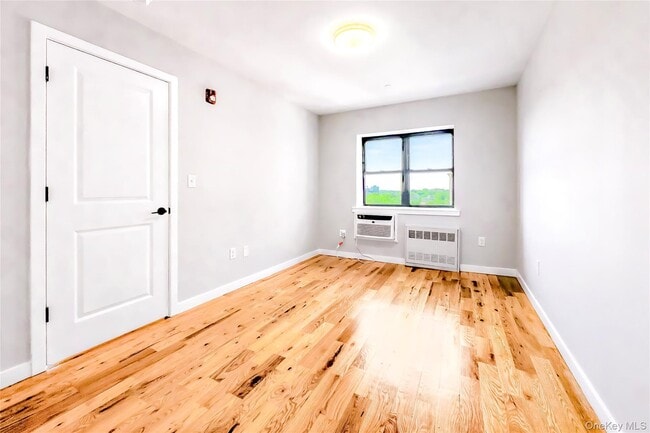 Building Photo - 671 Bronx River Rd