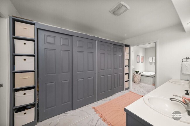 Building Photo - Charming Palmer Home!