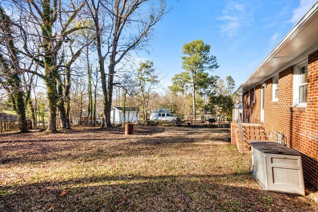 Building Photo - 2910 Kanewood Dr