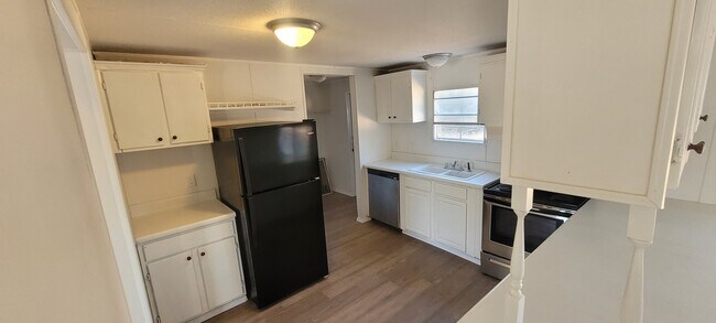 Building Photo - 120 Linda Sue Ln