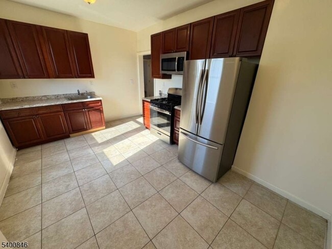 Building Photo - 209 21st St