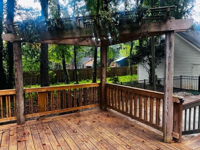 Building Photo - 4 bed, 3 bath home in Stonehaven