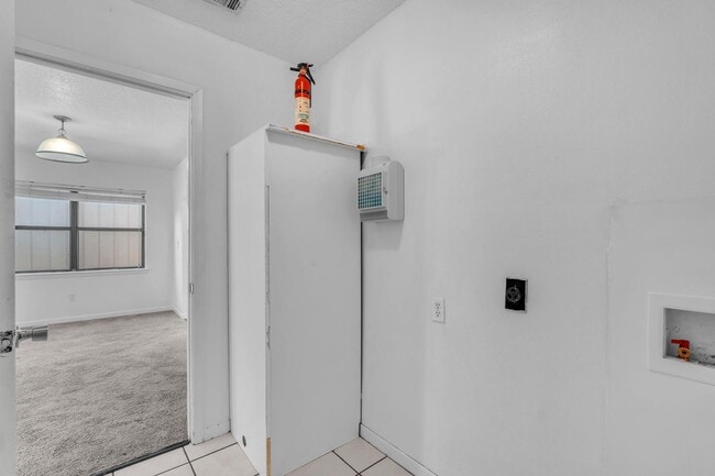 Building Photo - Charming 2 Bedroom Florida Cottage in Convenient Location!!