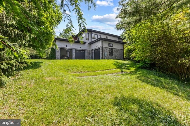 Building Photo - 1513 Oakview Dr
