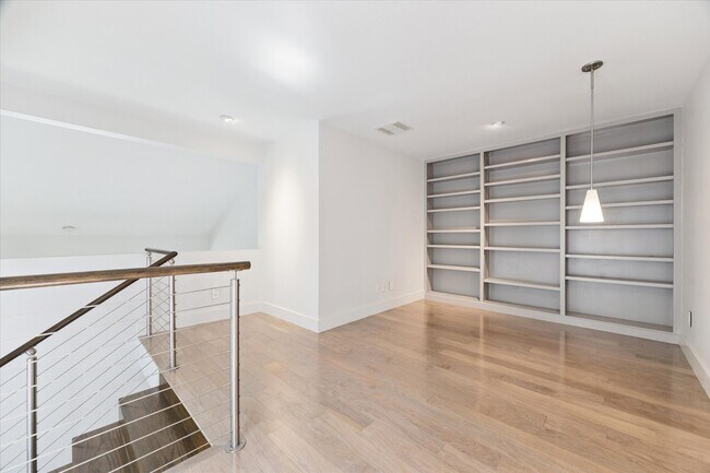 Building Photo - 1222 Marconi St