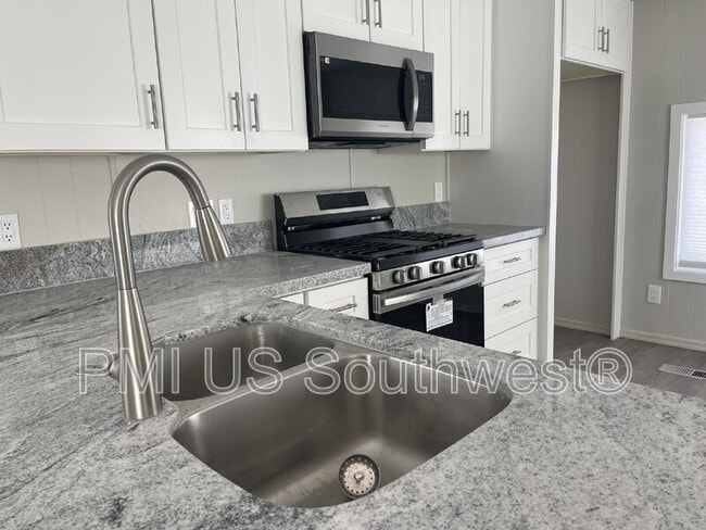 Building Photo - 437 Riverfront Dr