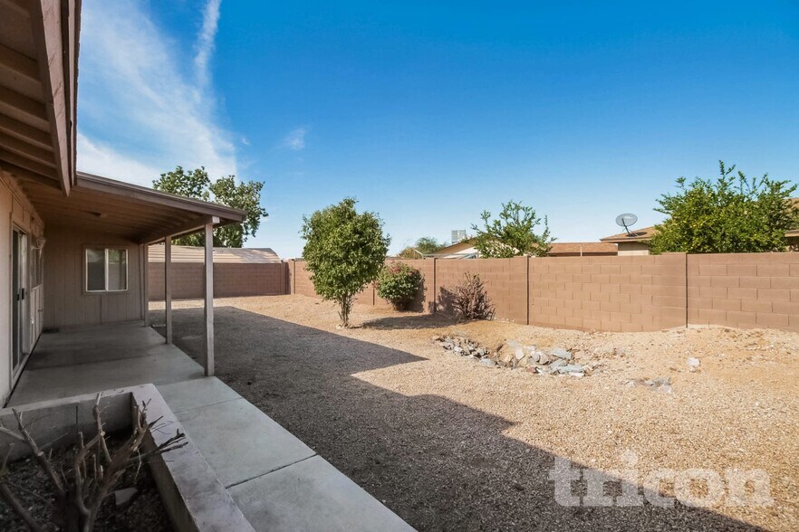Building Photo - 11112 W Calle del Sol
