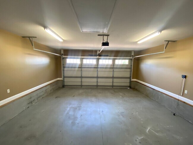 Building Photo - 4301 Kenilworth Cir