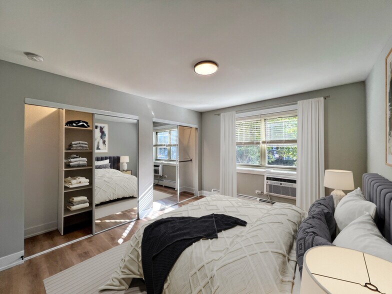 Building Photo - 530 W Aldine Ave