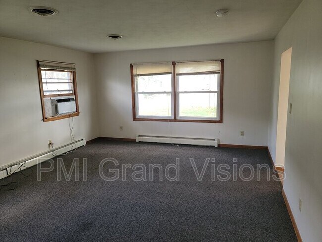 Building Photo - 1060 2nd St