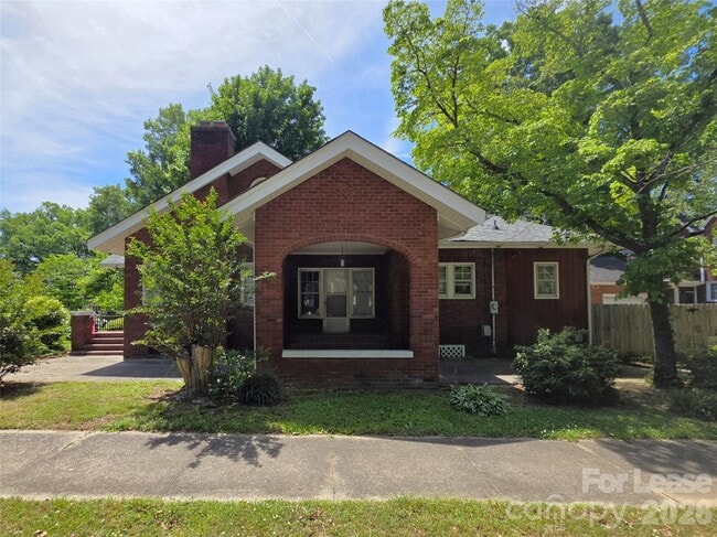 Building Photo - 337 N 9th St