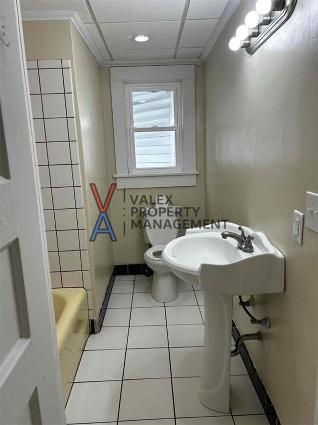 Building Photo - 2649 Olyphant Ave