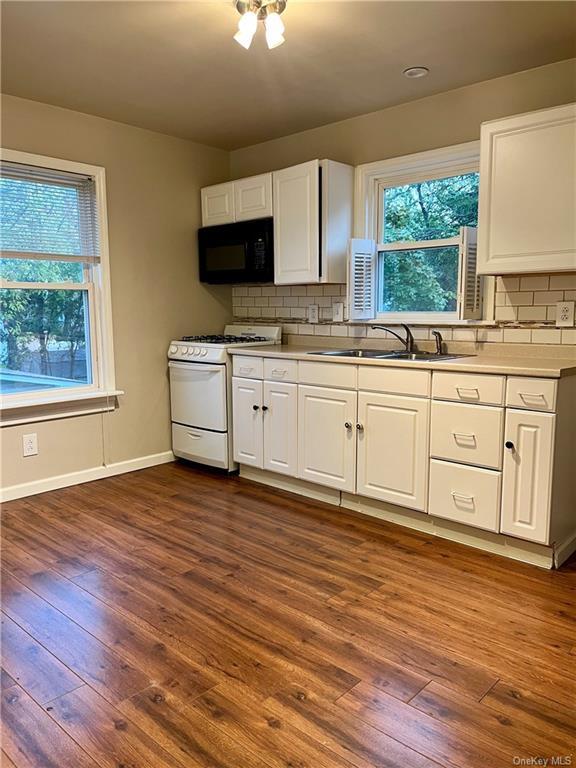 Building Photo - 140 Cottage St