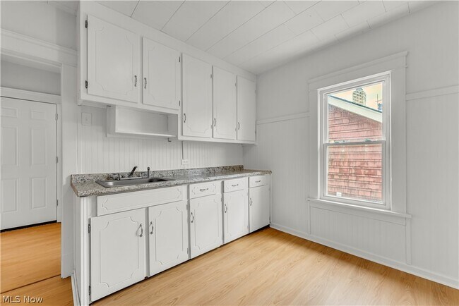 Building Photo - 8906 Jeffries Ave