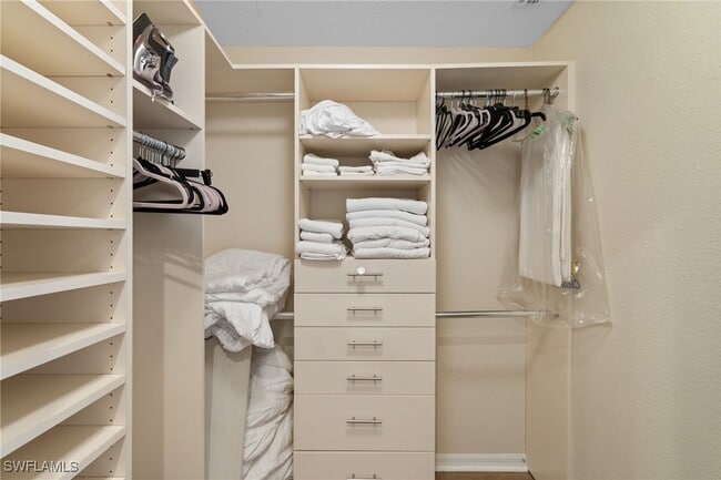 Building Photo - 2215 Chesterbrook Ct