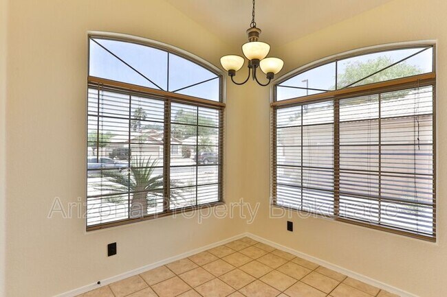 Building Photo - 1885 E Palomino Dr