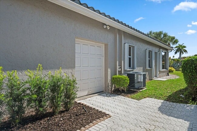 Building Photo - 4841 Exeter Estate Ln