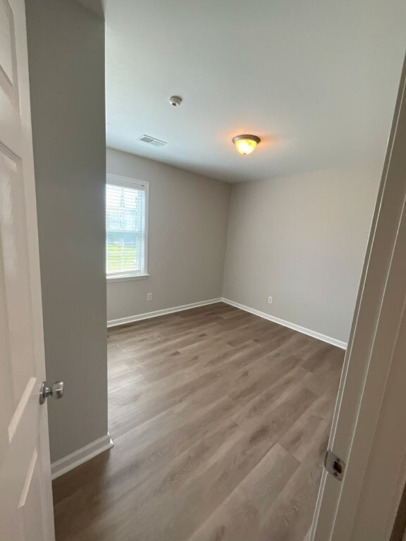 Building Photo - "Newly renovated 3-Bed, 2-Bath Home in Win...