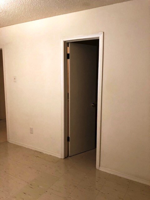 Building Photo - 1201 W 1st St