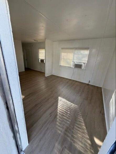 Building Photo - 215 Weeks Rd